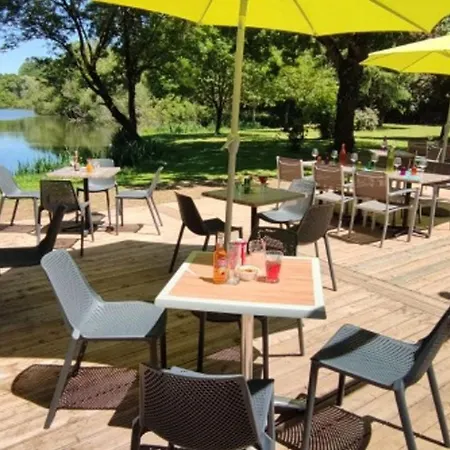 Mobil Confortable Avec Terrasse A Bignac, 6 Personnes - Api-1-52-1227 Camping