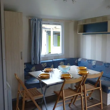 Mobil Confortable Avec Terrasse A Bignac, 6 Personnes - Api-1-52-1227 Vouharte