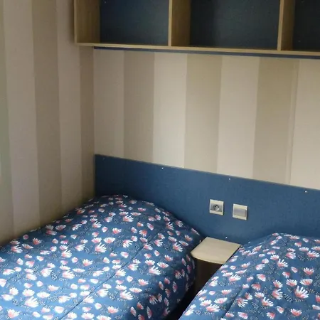 Mobil Confortable Avec Terrasse A Bignac, 6 Personnes - Api-1-52-1227 Campingplads *